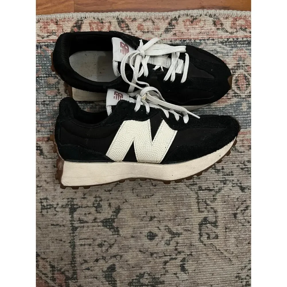 New Balance 327 Black/White Gum Low Top Lace-Up Sneakers WS327BL Women's Size 8